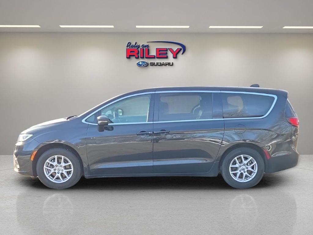 Used 2023 Chrysler Pacifica Touring L Van Passenger Van
