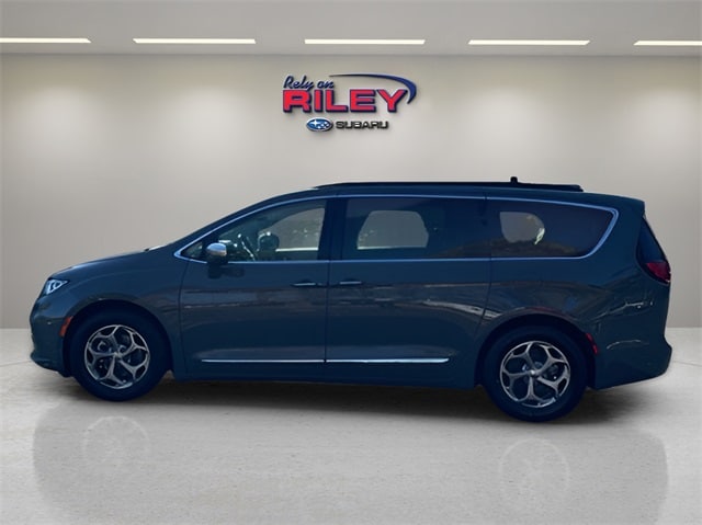 Used 2022 Chrysler Pacifica Limited with VIN 2C4RC1GG9NR179093 for sale in Dubuque, IA