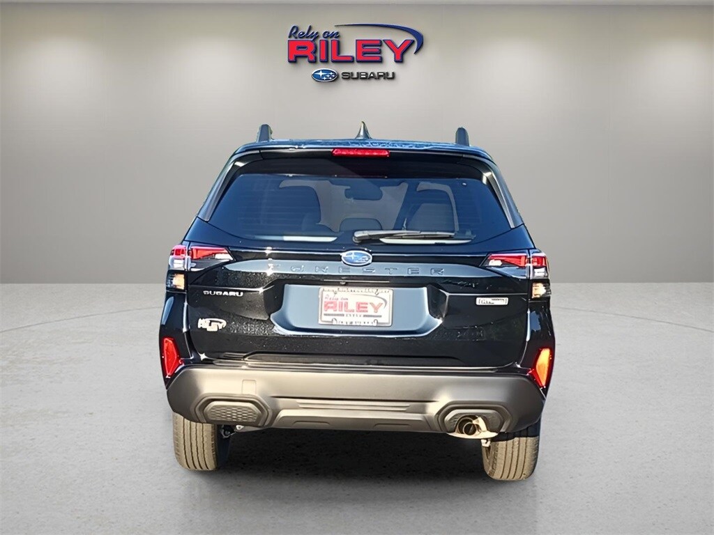 2025 Subaru Forester Premium photo 4