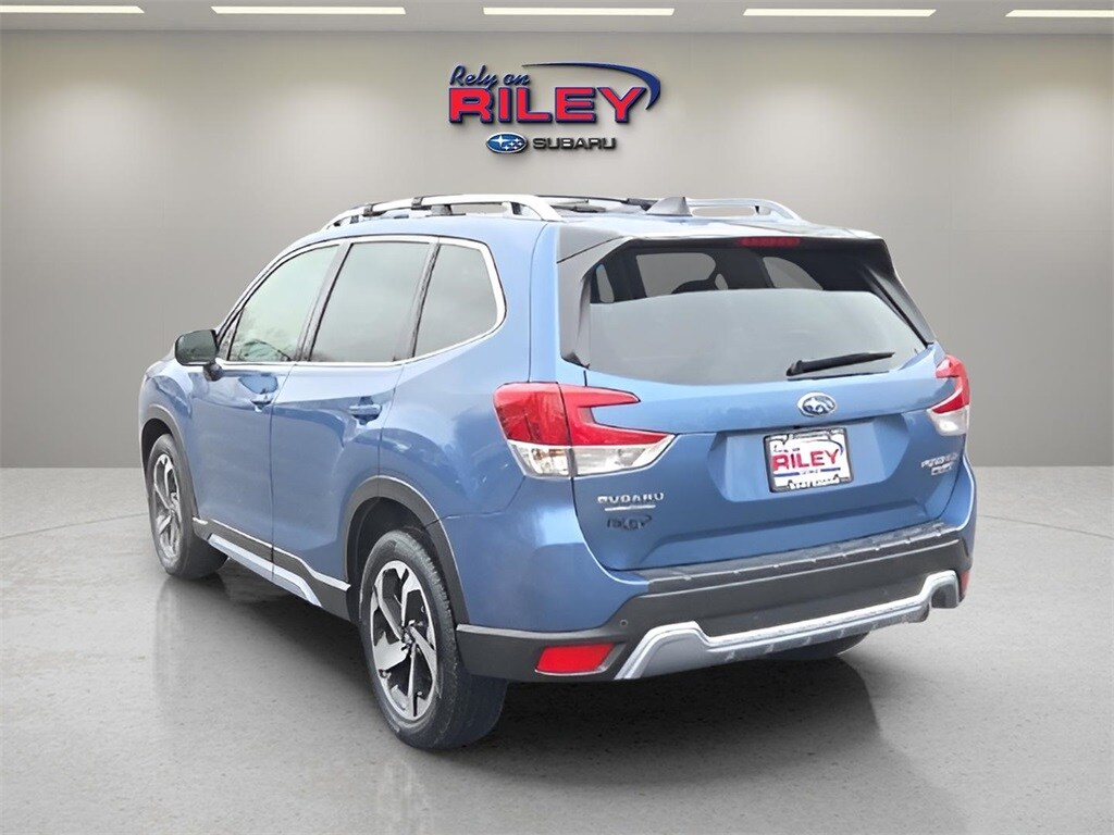 2024 Subaru Forester Touring photo 2