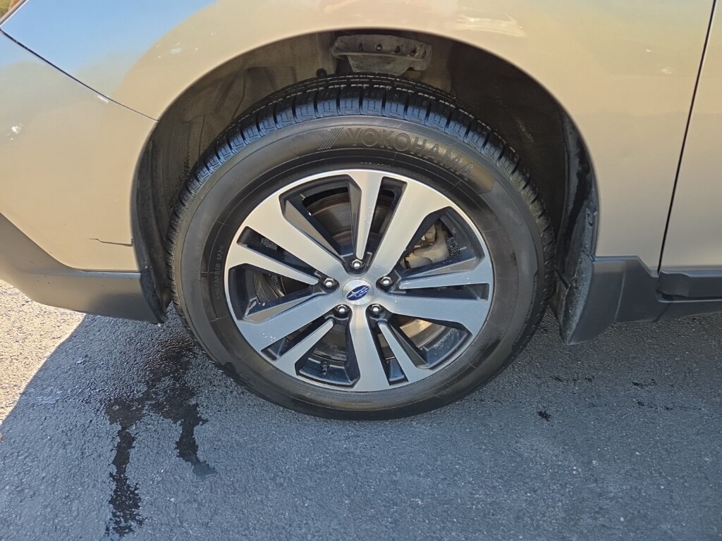 2019 Subaru Outback 2.5i Limited photo 2