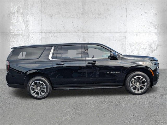 2025 Chevrolet Suburban LT photo 2