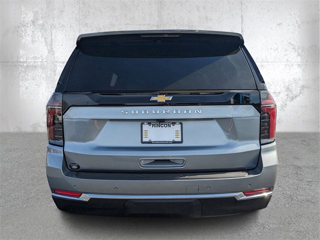 2025 Chevrolet Suburban LS photo 4