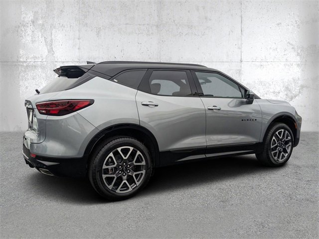 2025 Chevrolet Blazer RS photo 2