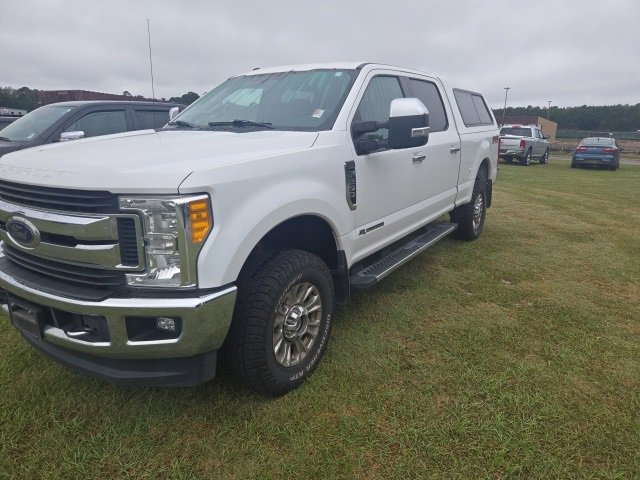 2017 Ford F-250 Lariat photo 2
