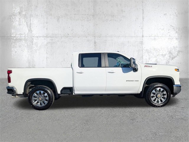2025 Chevrolet Silverado 2500HD LT photo 2
