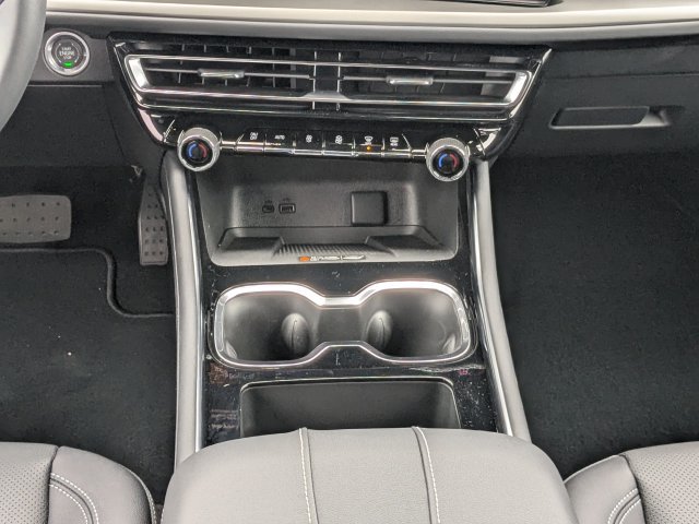 2027 Chevrolet Traverse LT - Photo 18