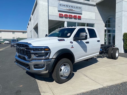 2025 Ram 5500 Chassis Cab TRADESMAN  CREW  4X4 84' CA Pickup