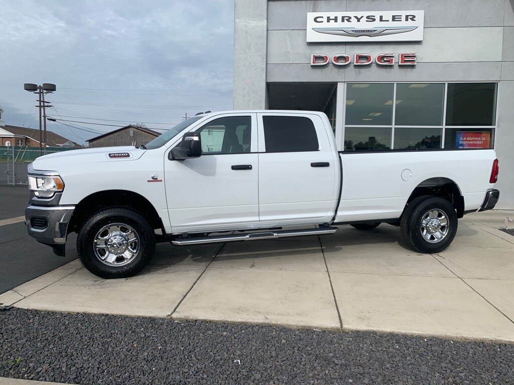 2024 Ram 2500 Tradesman photo 3