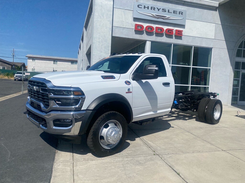 2025 Ram 5500 Tradesman photo 2