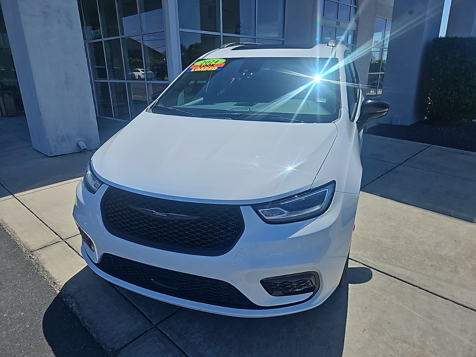 2025 Chrysler Pacifica Limited's photo