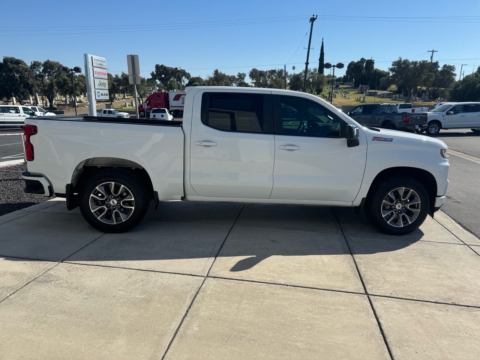 2019 Chevrolet Silverado 1500 RST - Photo 6