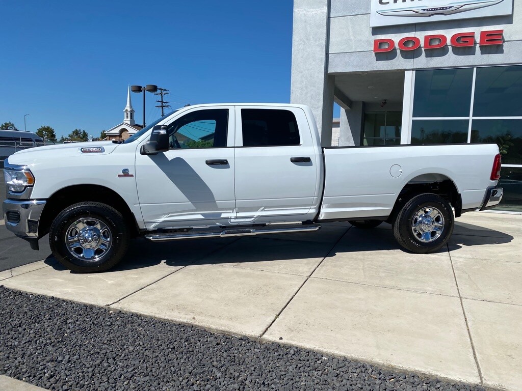 2024 Ram 2500 Tradesman photo 3