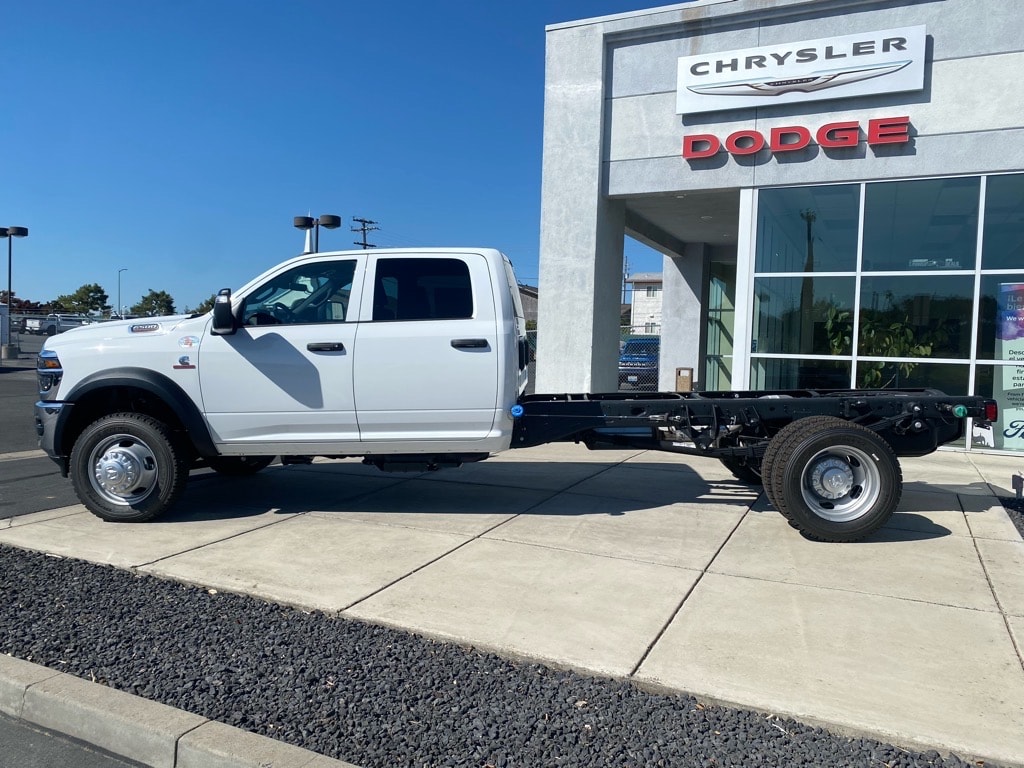 New 2025 Ram 5500 Chassis Cab 5500 TRADESMAN CHASSIS CREW CAB 4X4 84' CA Pickup