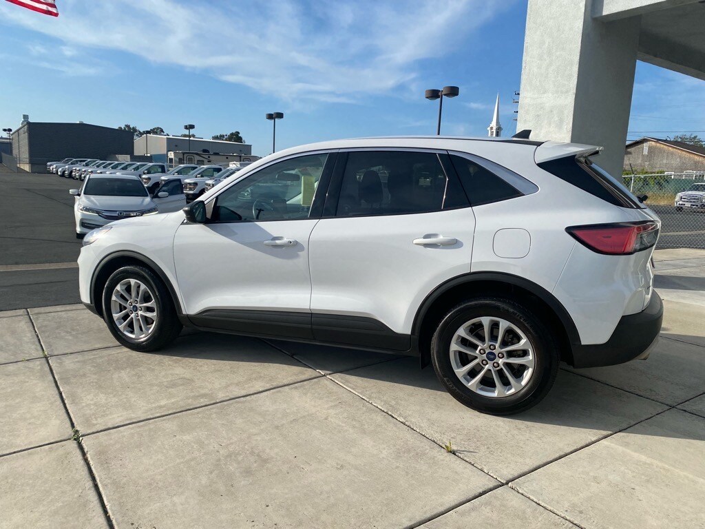 2022 Ford Escape SE photo 4