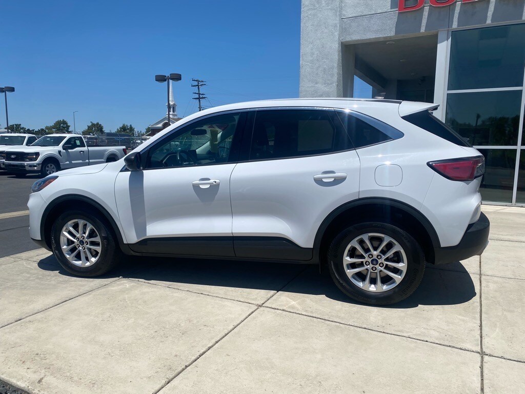 2022 Ford Escape SE photo 3