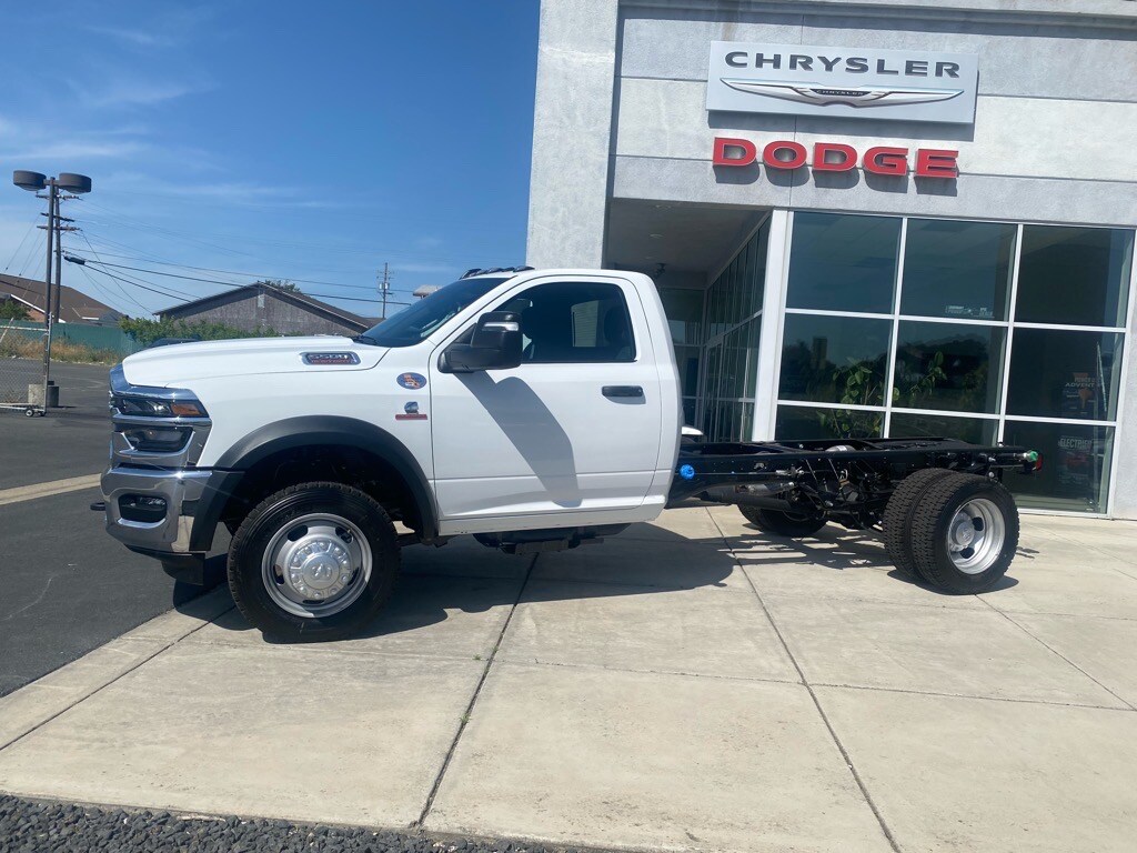 2025 Ram 5500 Tradesman photo 3