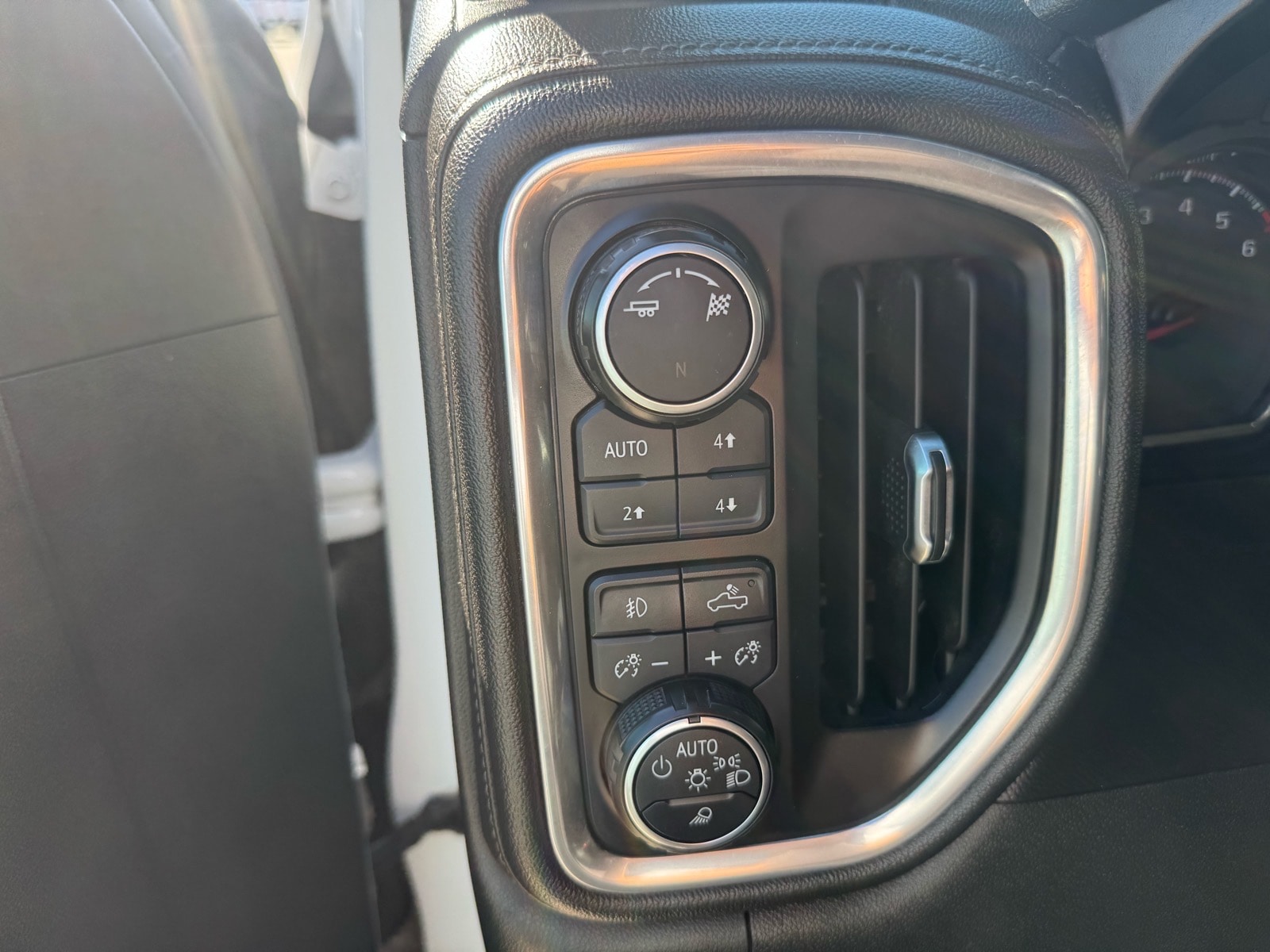 2019 Chevrolet Silverado 1500 RST - Photo 19