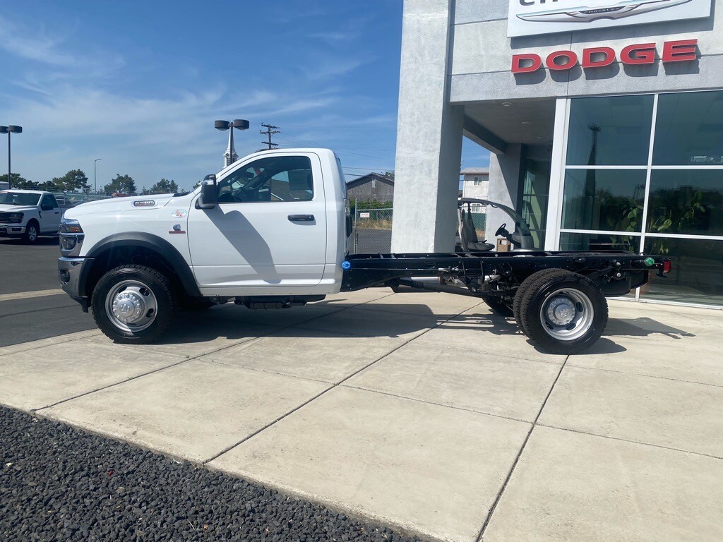 2025 Ram 5500 Tradesman photo 4