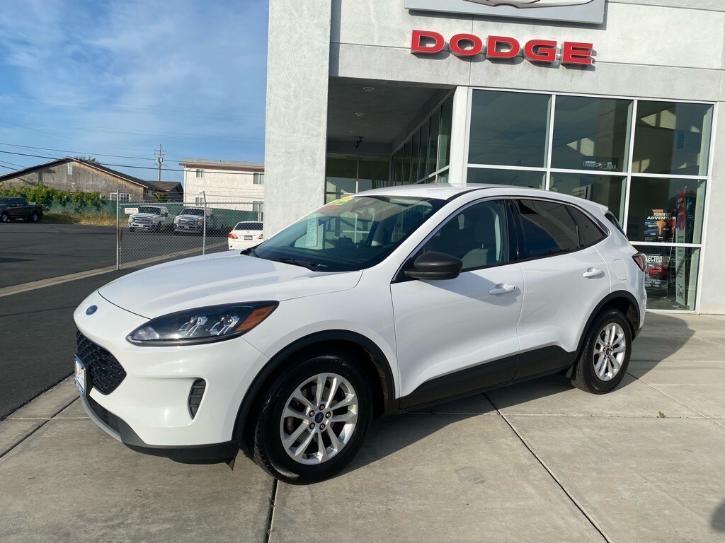 2022 Ford Escape SE photo 2