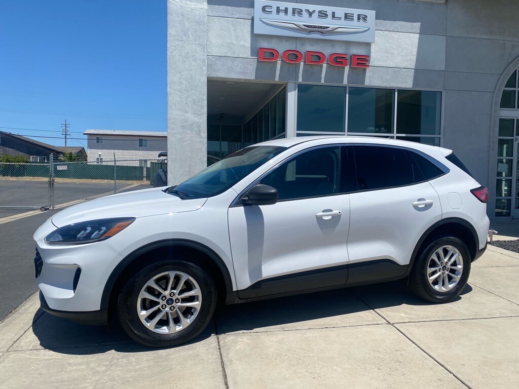 2022 Ford Escape SE photo 2