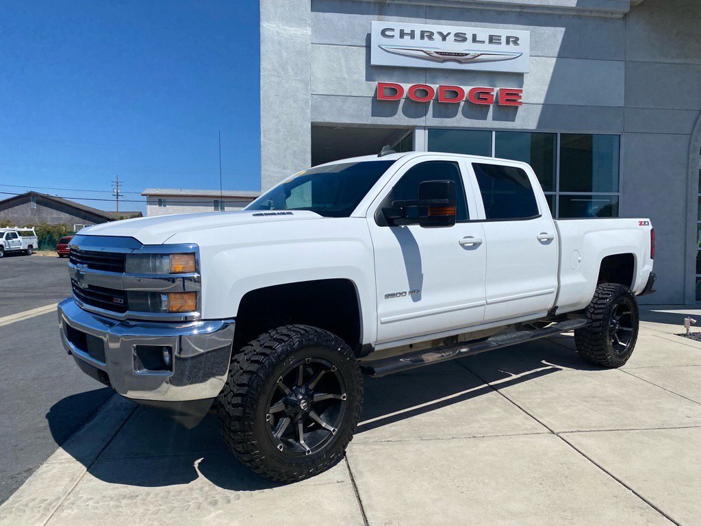 2016 Chevrolet Silverado 2500HD LT photo 2