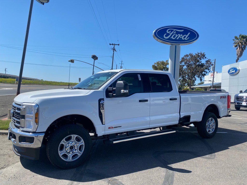 2025 Ford F-350 photo 2