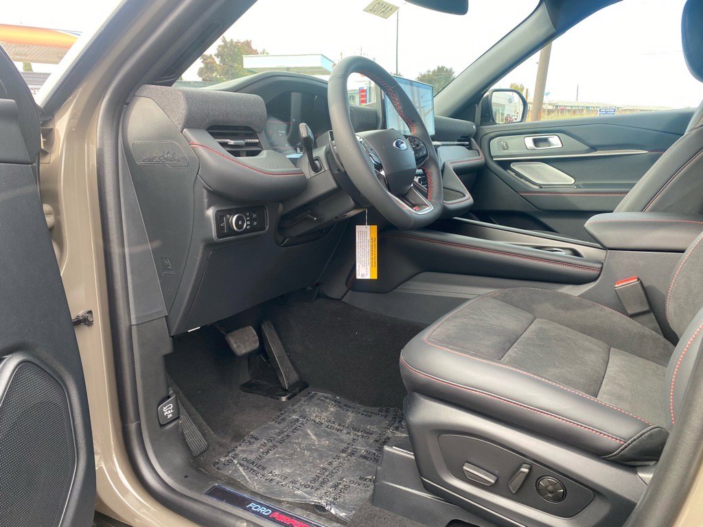 2026 Ford Explorer ST - Photo 17