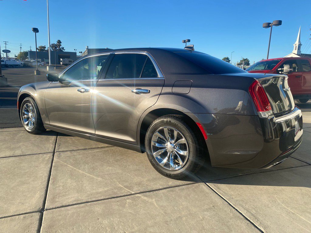 2016 Chrysler 300 Limited photo 2