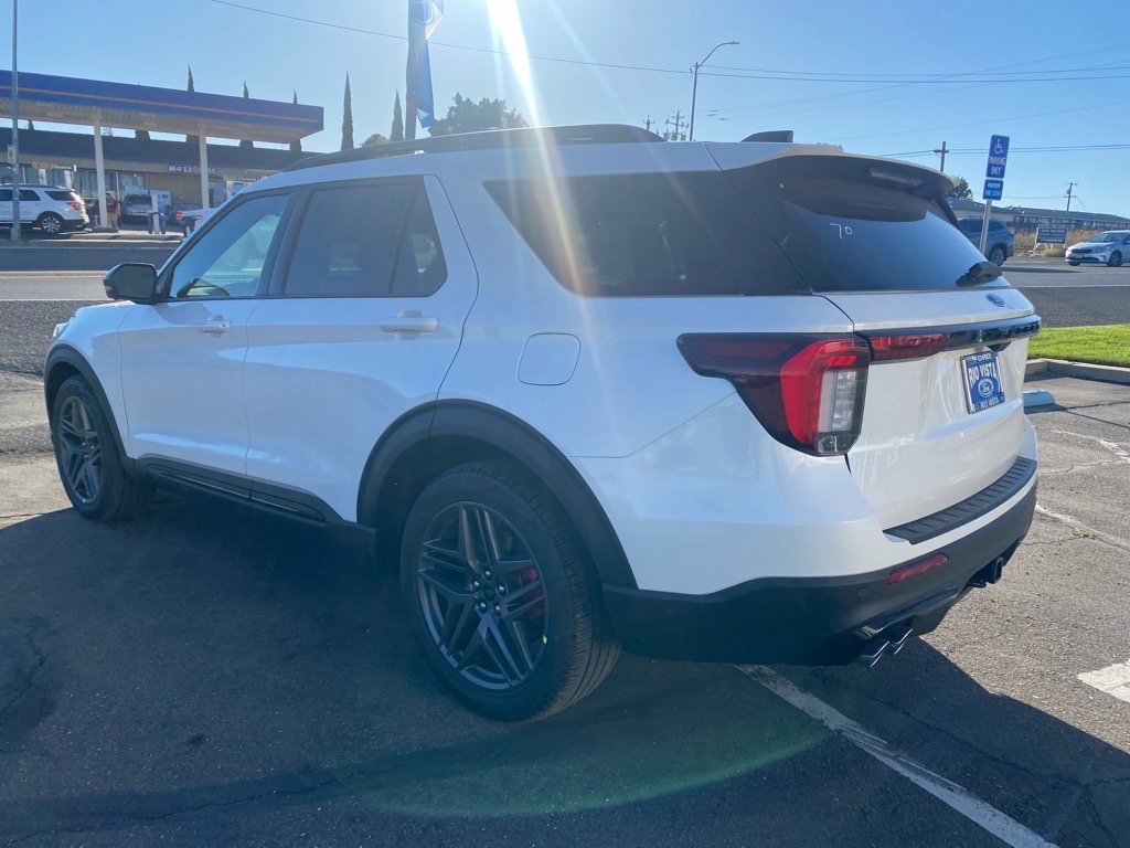 2026 Ford Explorer ST photo 4