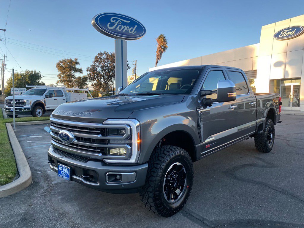 2026 Ford F-250 Super Duty Platinum's photo