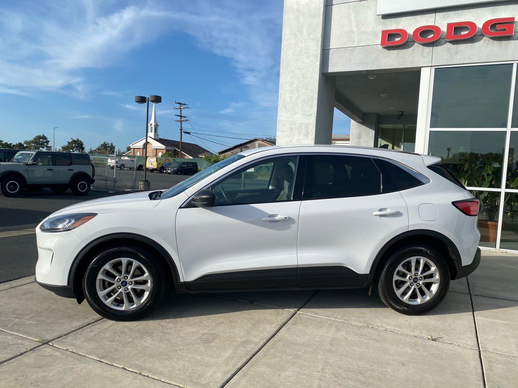 2022 Ford Escape SE photo 3