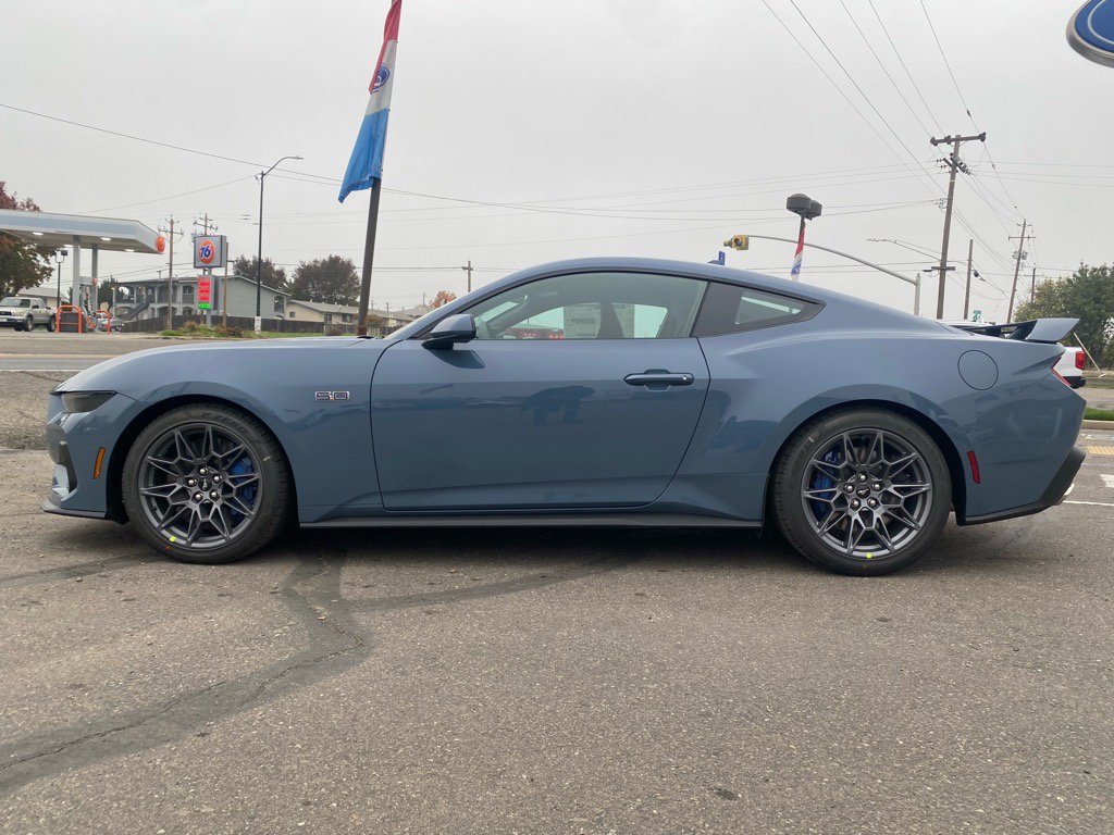 2026 Ford Mustang GT Premium photo 3