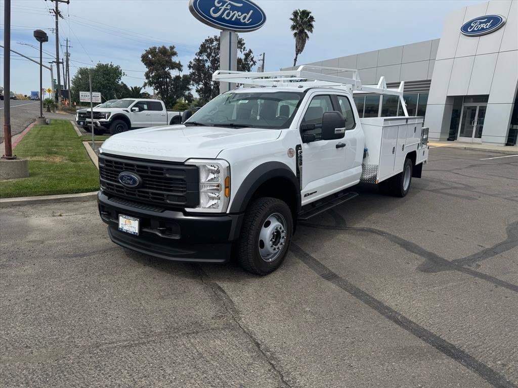 2025 Ford F-550 Super Duty Chassis Cab
