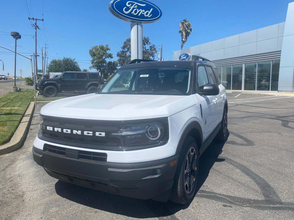 2024 Ford Bronco Sport Outer Banks photo 2