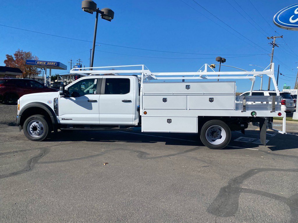 2024 Ford F-550 photo 3