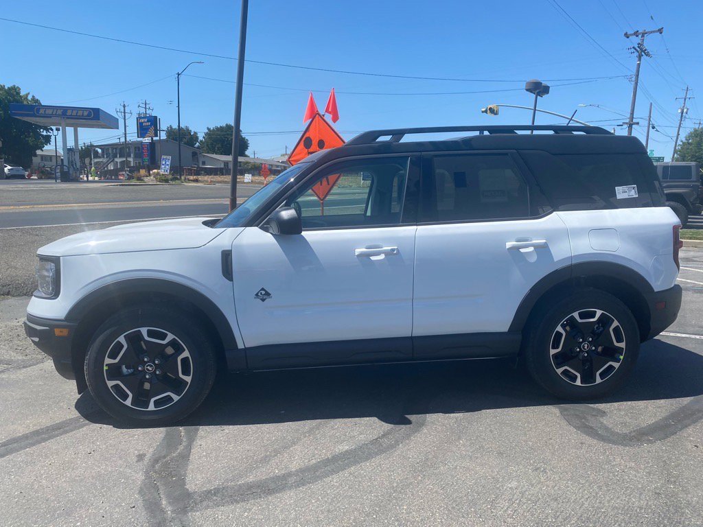 2024 Ford Bronco Sport Outer Banks photo 3