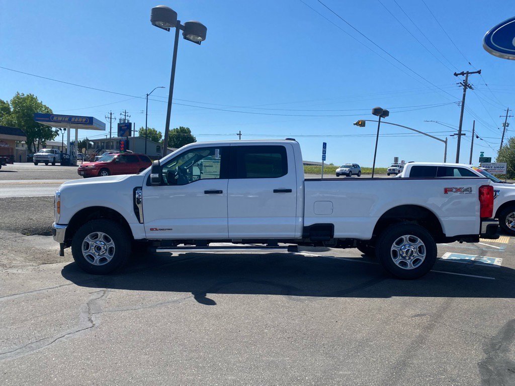 2025 Ford F-350 photo 3