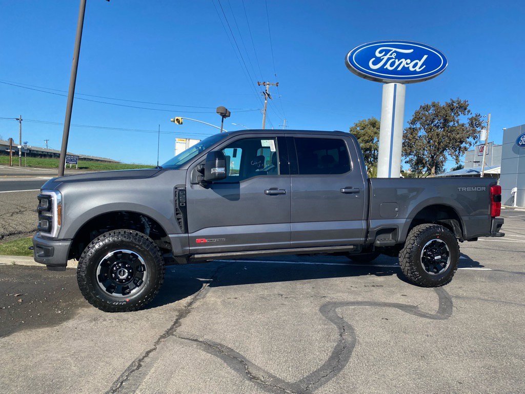 2025 Ford F-250 photo 2