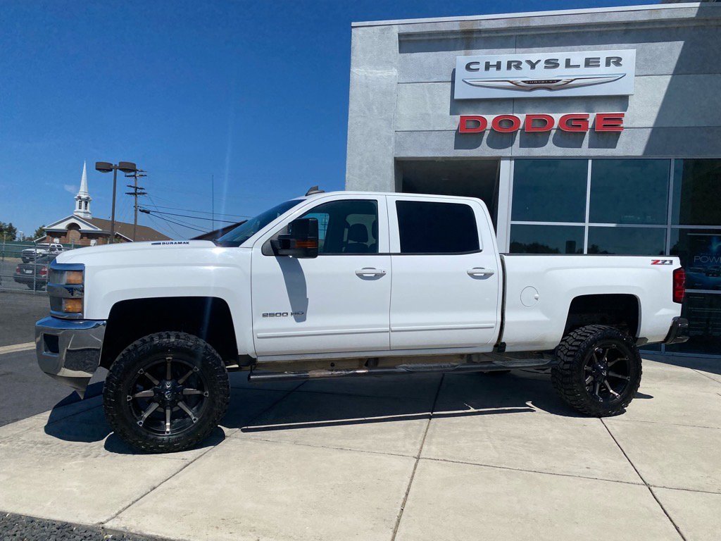 2016 Chevrolet Silverado 2500HD LT photo 3