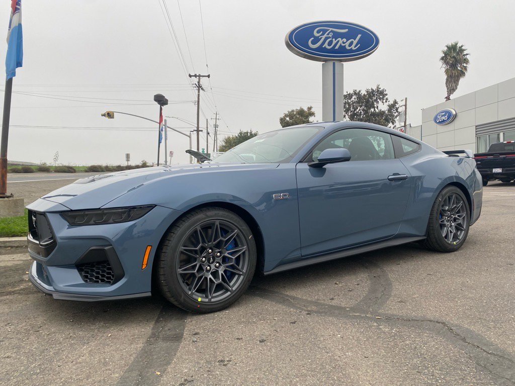 2026 Ford Mustang GT Premium photo 2