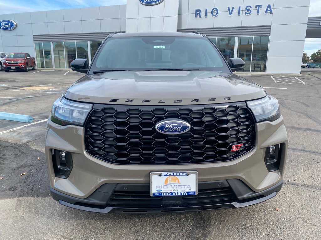 2026 Ford Explorer ST - Photo 10