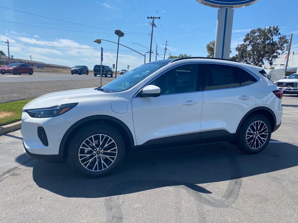 2024 Ford Escape Plug-In Hybrid photo 2