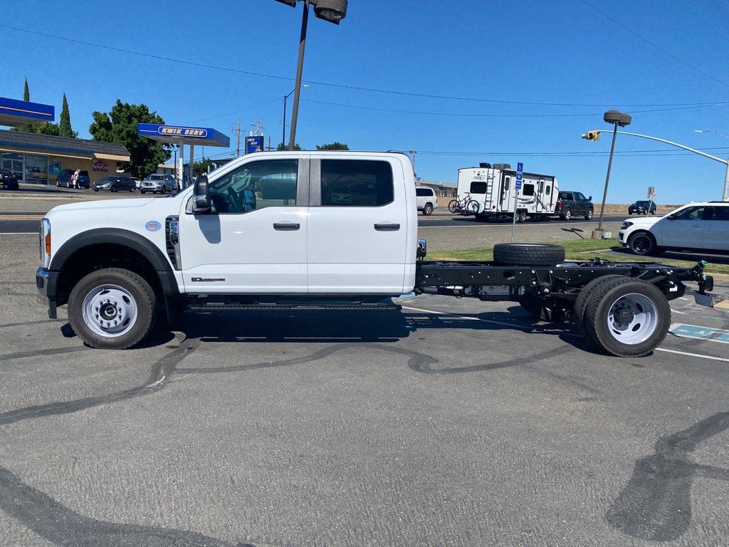 2024 Ford F-550 photo 3
