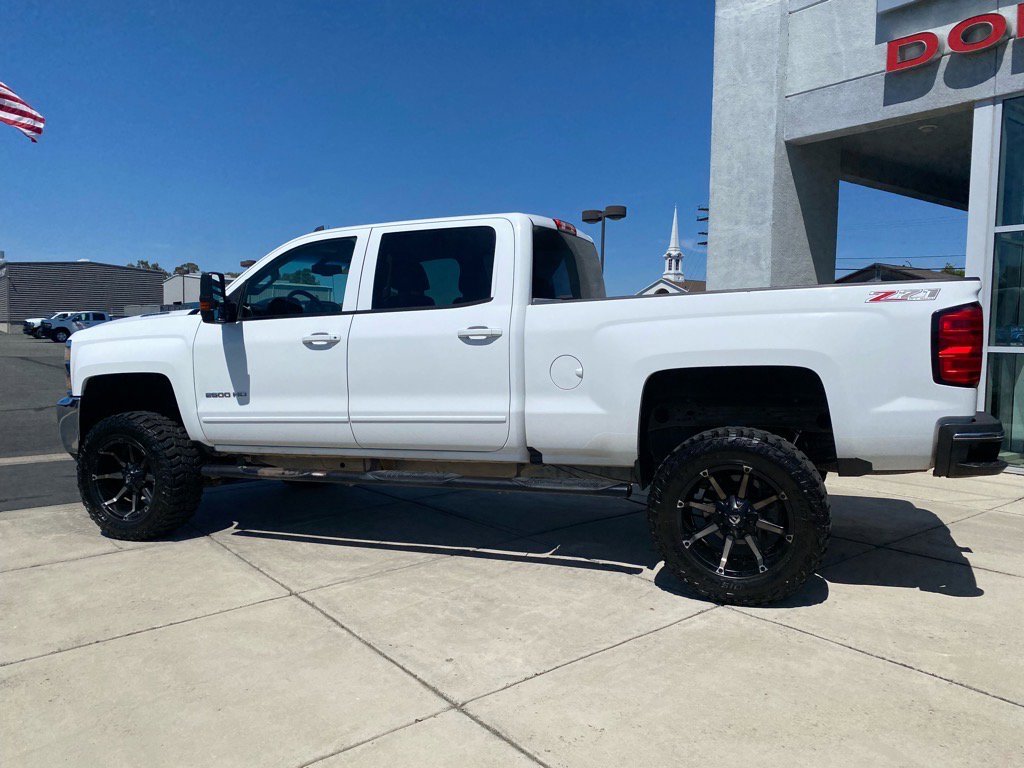 2016 Chevrolet Silverado 2500HD LT photo 4