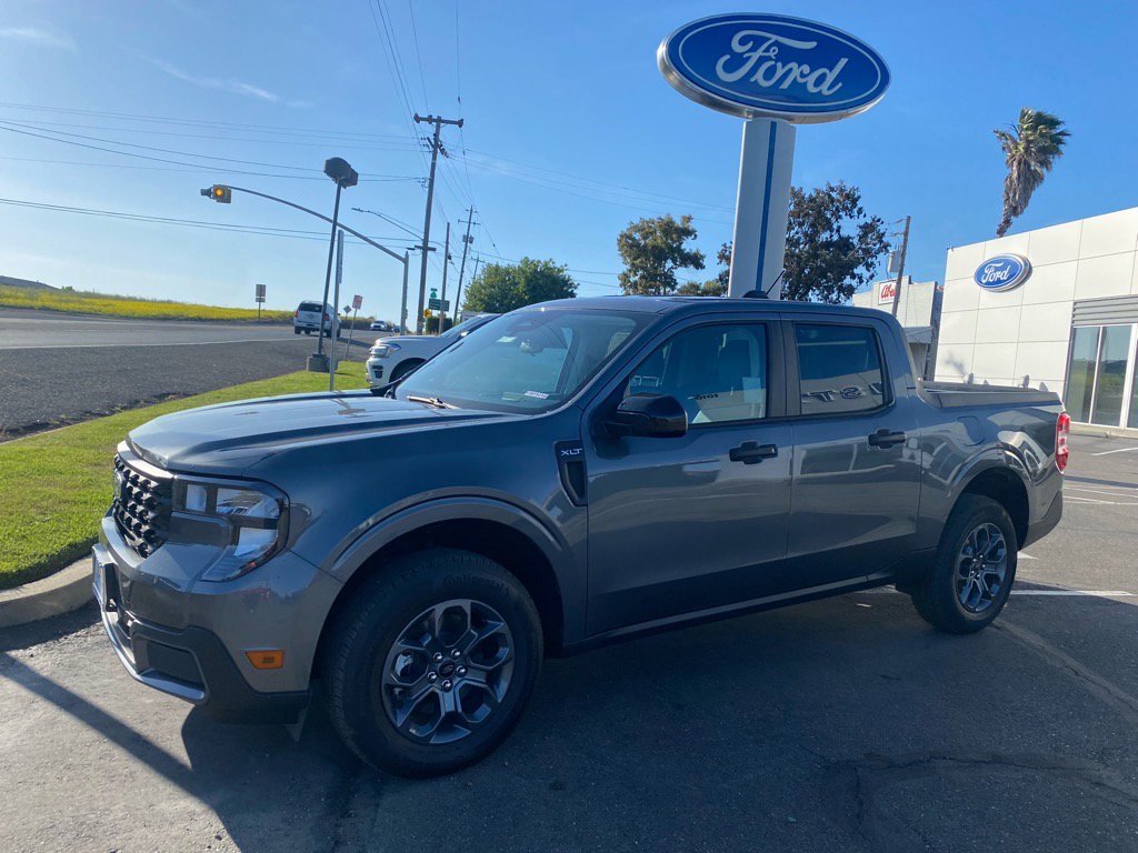 2025 Ford Maverick XLT photo 2