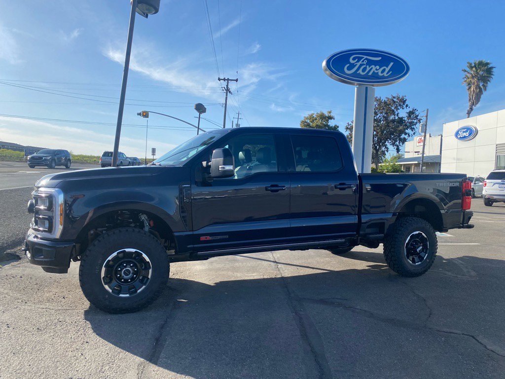2025 Ford F-250 photo 2