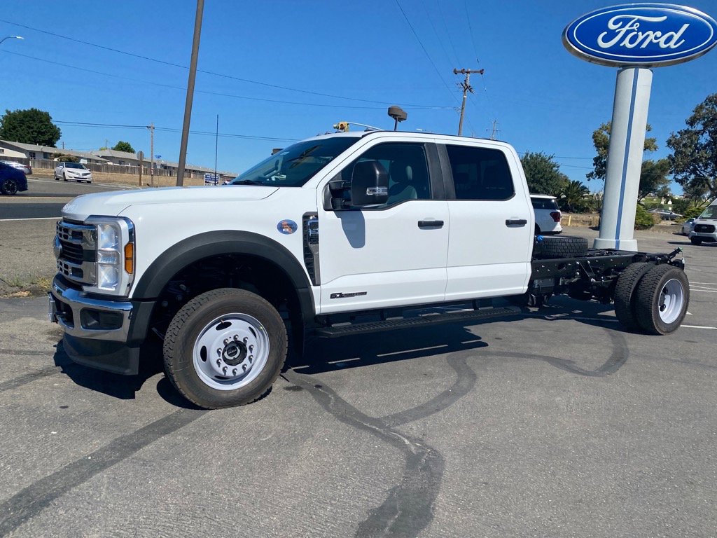 2024 Ford F-550 photo 2