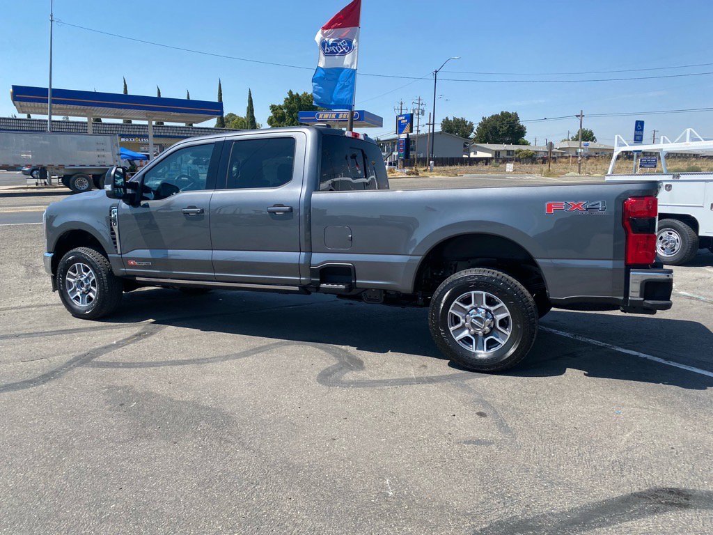 2025 Ford F-350 Lariat photo 4