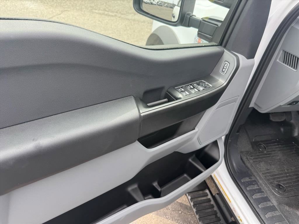 2025 Ford F-550 Super Duty Chassis Cab XL - Photo 14